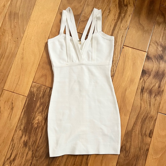 🎉 Sale Marciano Los Angeles White Bondage Dress Small - Picture 2 of 7